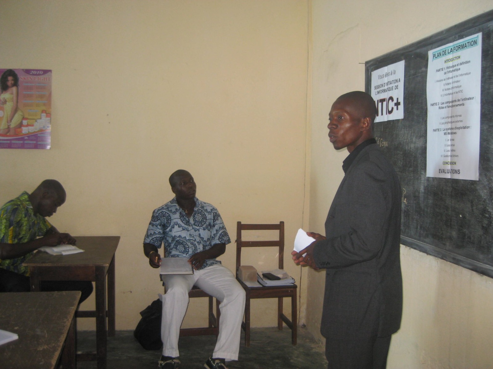 Membres de l'association NTIC+ en action